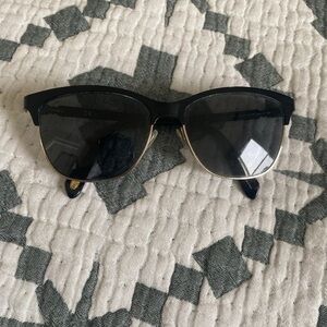 Fossil Elegant Black and Gold Sunglasses